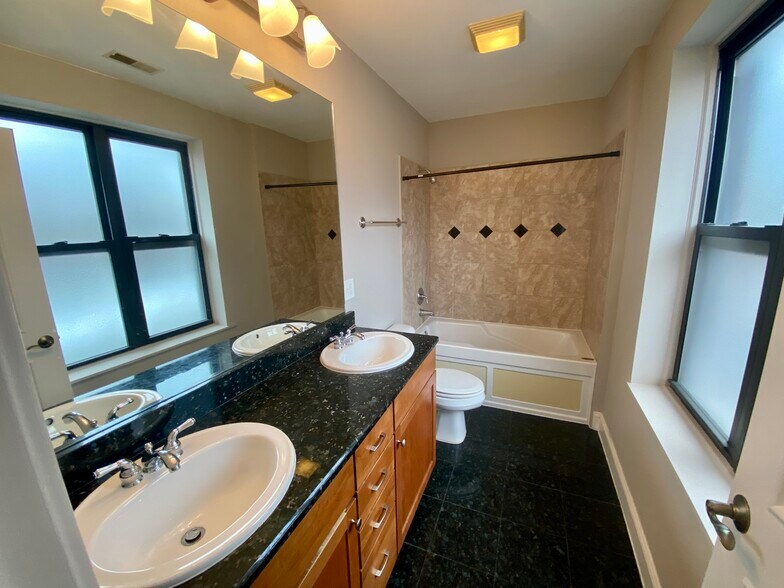 More Photos Of 6557 S Minerva Ave, Chicago Apartments For Sale