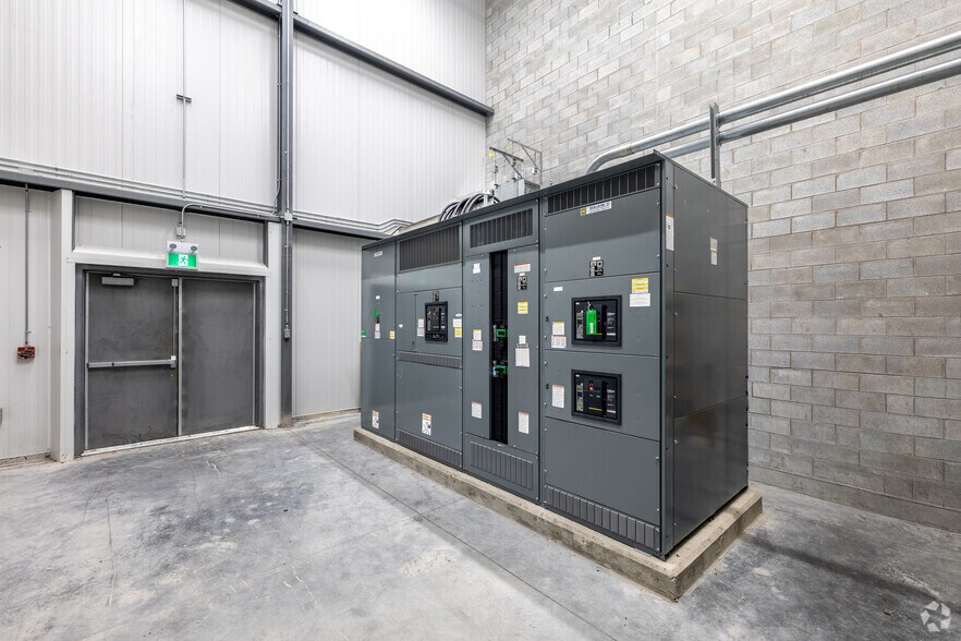 More Photos Of 1110 Rue Bousquet, Granby Warehouse For Sale