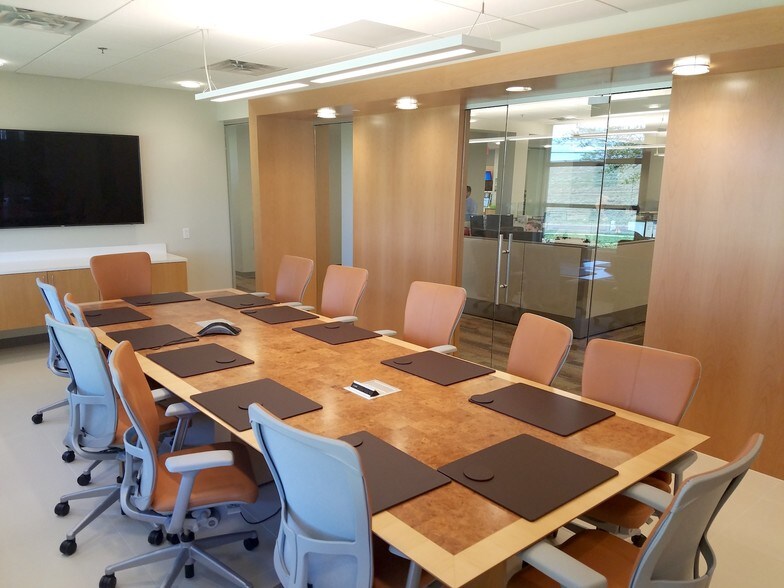 More Photos Of 1500 W Interstate 35, Denton Flex For Lease