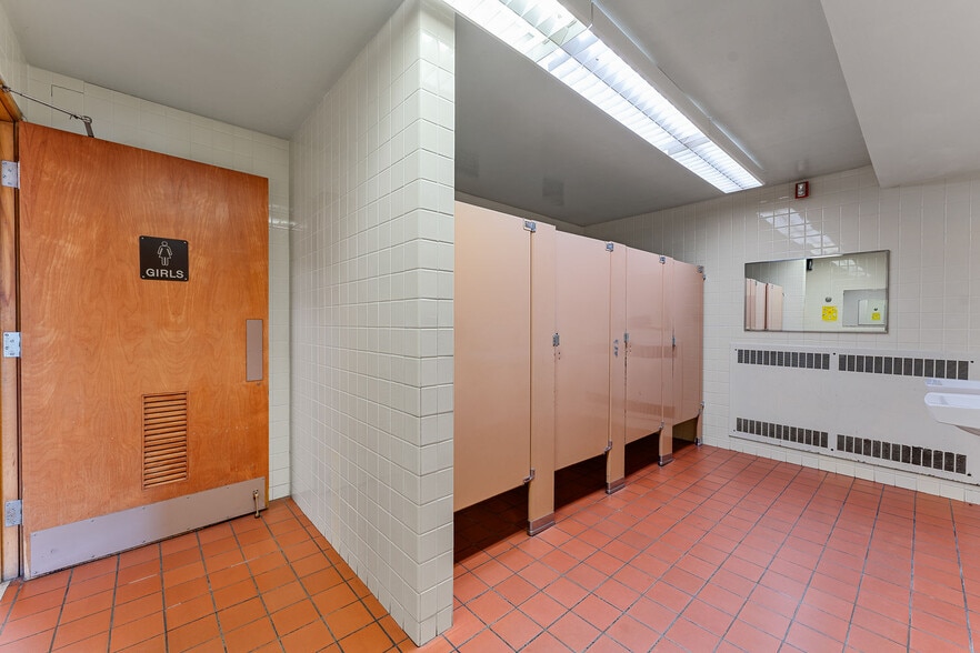 More Photos Of S5864 State Highway 23, Loganville Light Distribution For Sale