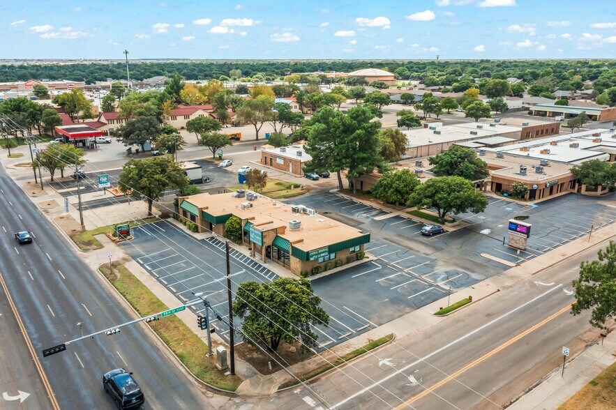 More Photos Of 7902 Slide Rd, Lubbock Veterinarian Kennel For Lease