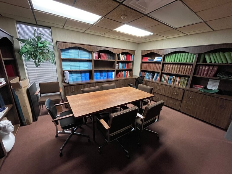 More Photos Of 3663 Bee Ridge Rd, Sarasota Medical For Lease