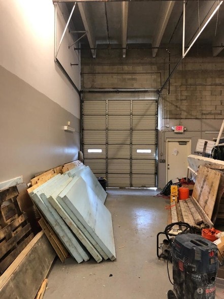 More Photos Of 10180 Riverside Dr, Palm Beach Gardens Warehouse For Lease