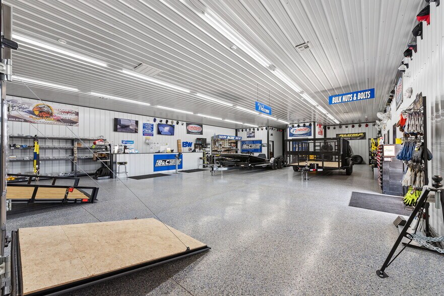 More Photos Of 26091 OK-51, Wagoner Showroom For Sale