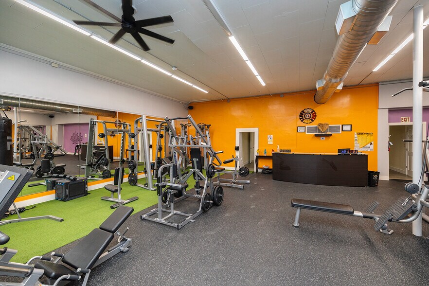 More Photos Of 115 N Main St, Lindsborg General Retail For Sale