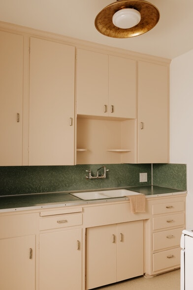 More Photos Of 2218 Pico Blvd, Santa Monica General Retail For Sale