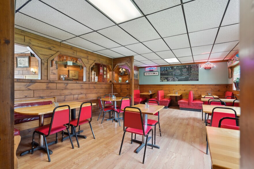More Photos Of 456 US-5, Fairlee Restaurant For Sale