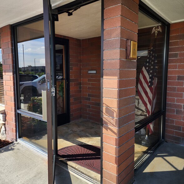 More Photos Of 320 N 20th Ave, Pasco Office For Lease