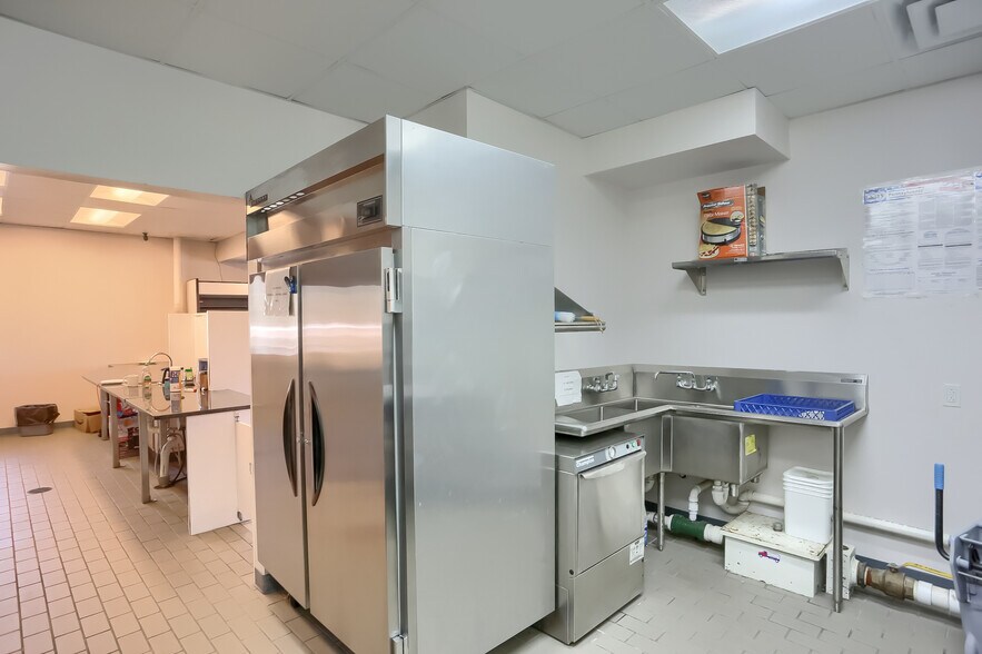 More Photos Of 150 Gamma Dr, Pittsburgh Light Manufacturing For Sale