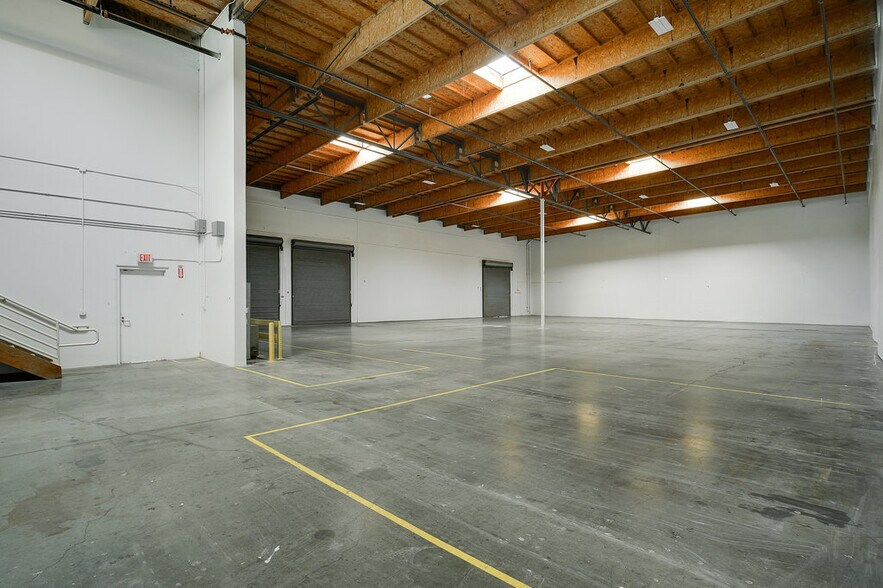 More Photos Of 8594 Siempre Viva Rd, San Diego Manufacturing For Lease