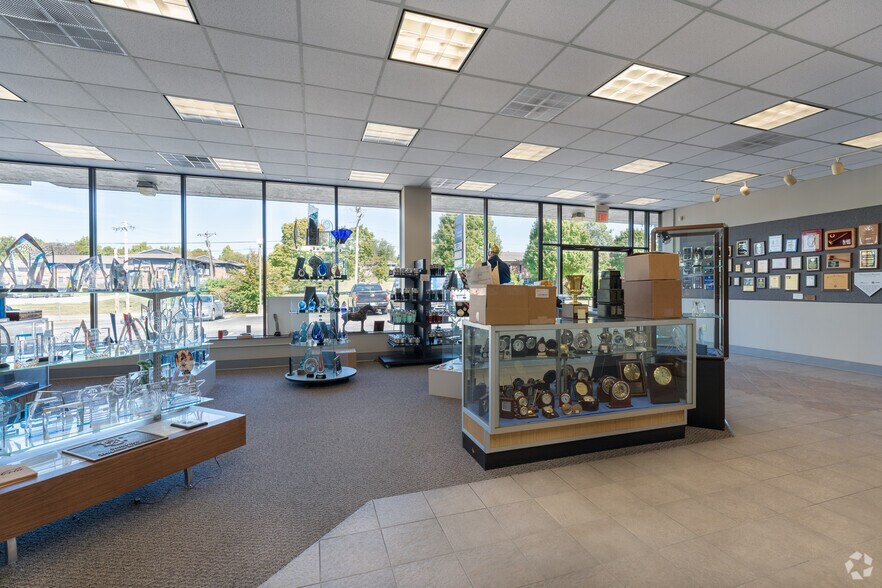 More Photos Of 12462 Natural Bridge Rd, Bridgeton General Retail For Lease