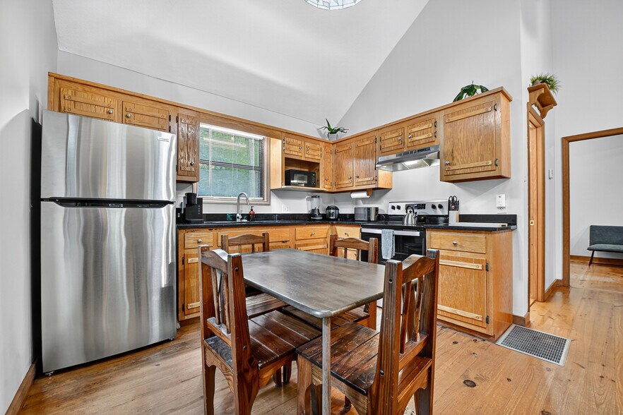 More Photos Of 77 Alpine Way, Blairsville Hotel For Sale