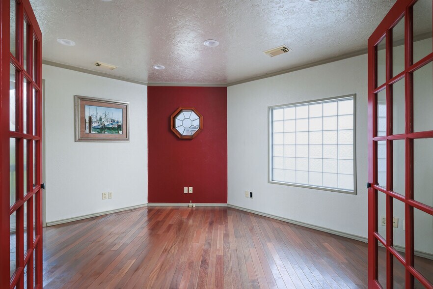 More Photos Of 3120 Hwy 87, Crystal Beach Office Residential For Sale