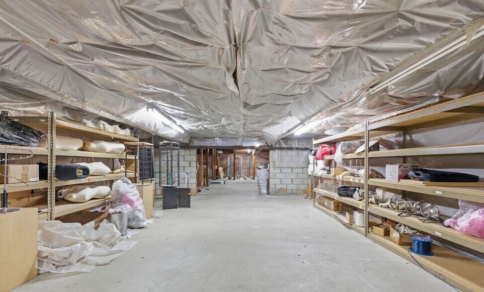 More Photos Of 6670 Hollywood Blvd, Los Angeles Storefront For Sale