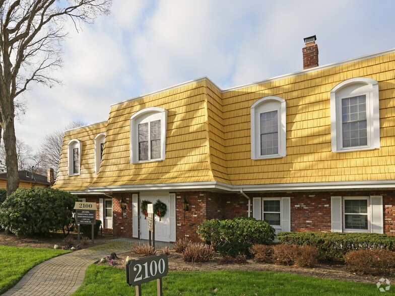 More Photos Of 2100 Deer Park Ave, Deer Park Office For Lease