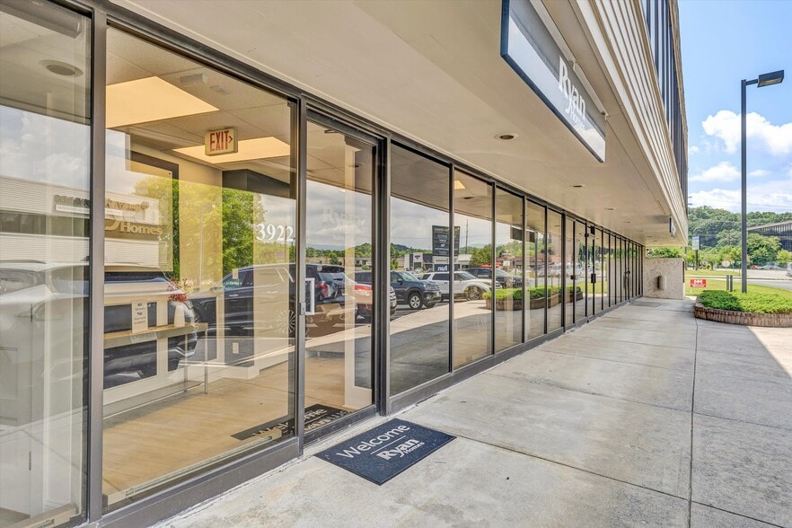 More Photos Of 3922 Electric Rd, Roanoke Office For Lease