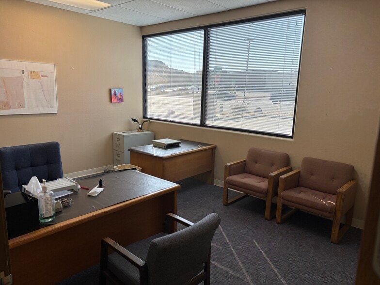 More Photos Of 2002 N Stockton Hill Rd, Kingman Medical For Lease