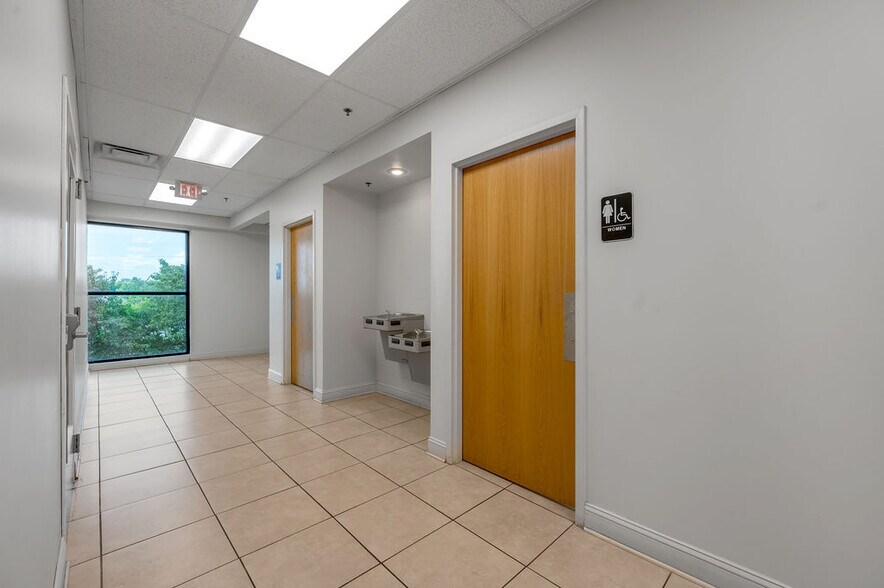 More Photos Of 1502 Oxford Dr, Georgetown Medical For Lease
