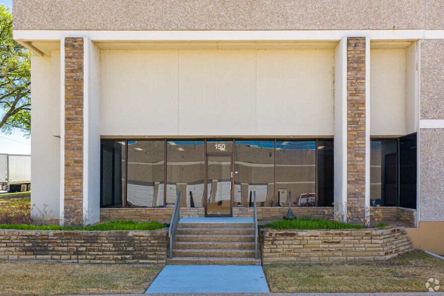 More Photos Of 4020 La Reunion Pky, Dallas Distribution For Lease