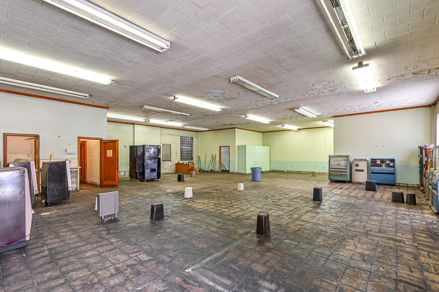 More Photos Of 242 Merchant St, Ambridge Warehouse For Sale