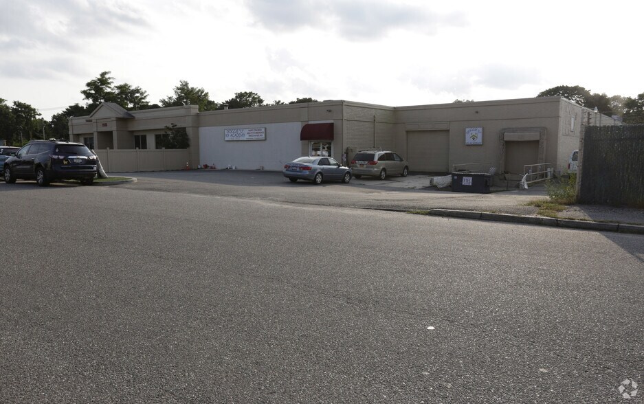 More Photos Of 1515 Fifth Industrial Ct, Bay Shore Warehouse For Lease