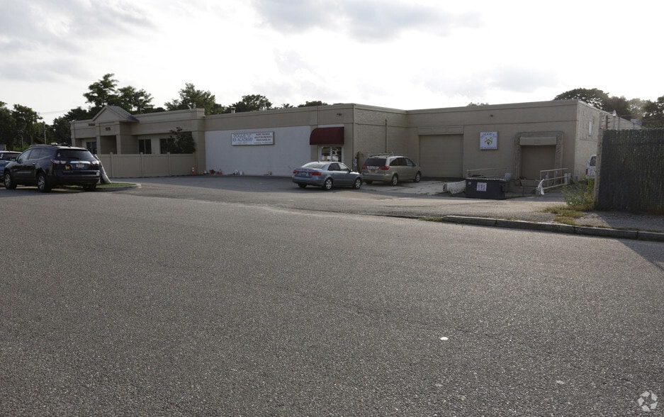 More Photos Of 1515 Fifth Industrial Ct, Bay Shore Warehouse For Lease