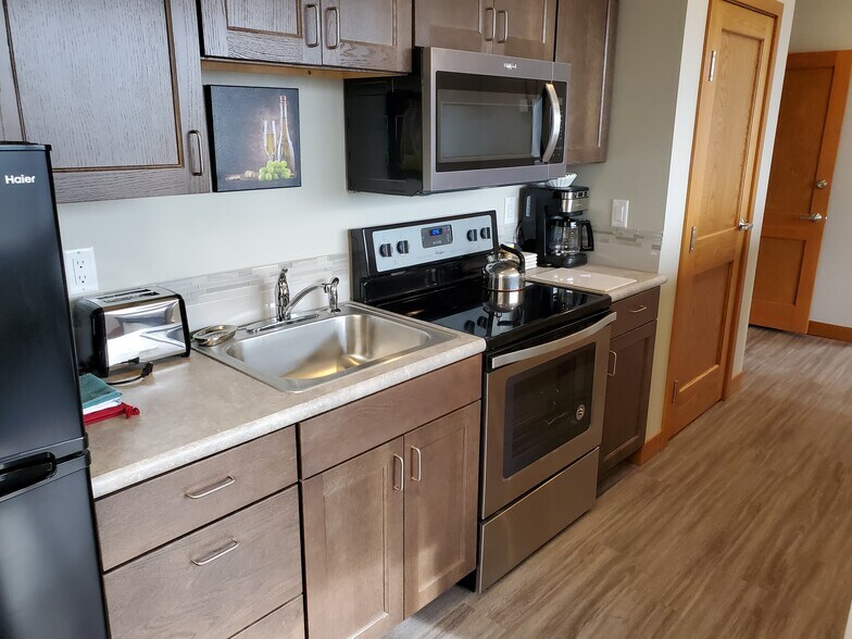 More Photos Of 515 E Yakima Ave, Yakima General Retail For Sale