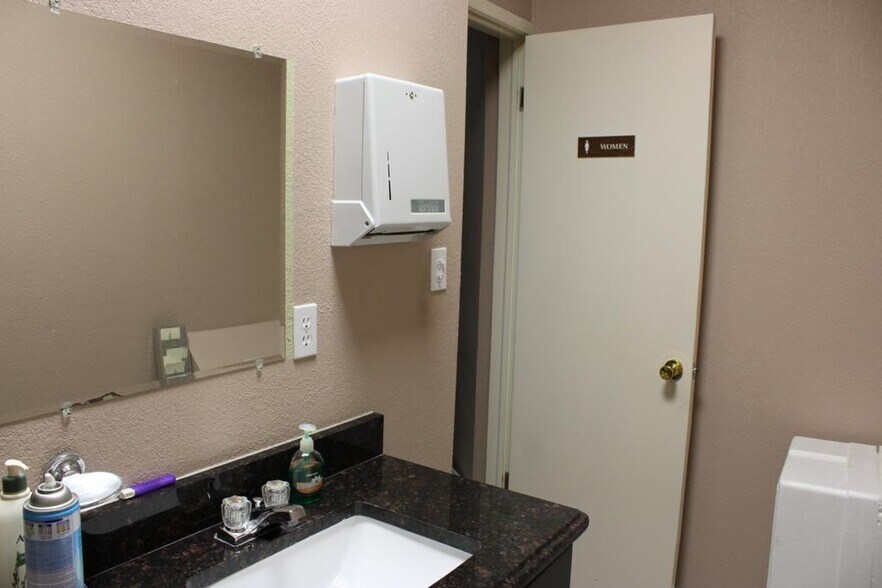 More Photos Of 11020 Argal Ct, El Paso Warehouse For Sale