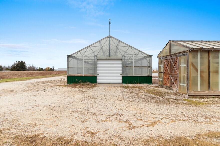 More Photos Of 5814 Calumet Ave, Manitowoc General Retail For Sale