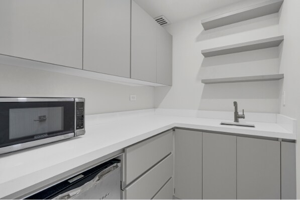 More Photos Of 909 NE 163rd St, North Miami Beach Medical For Sale