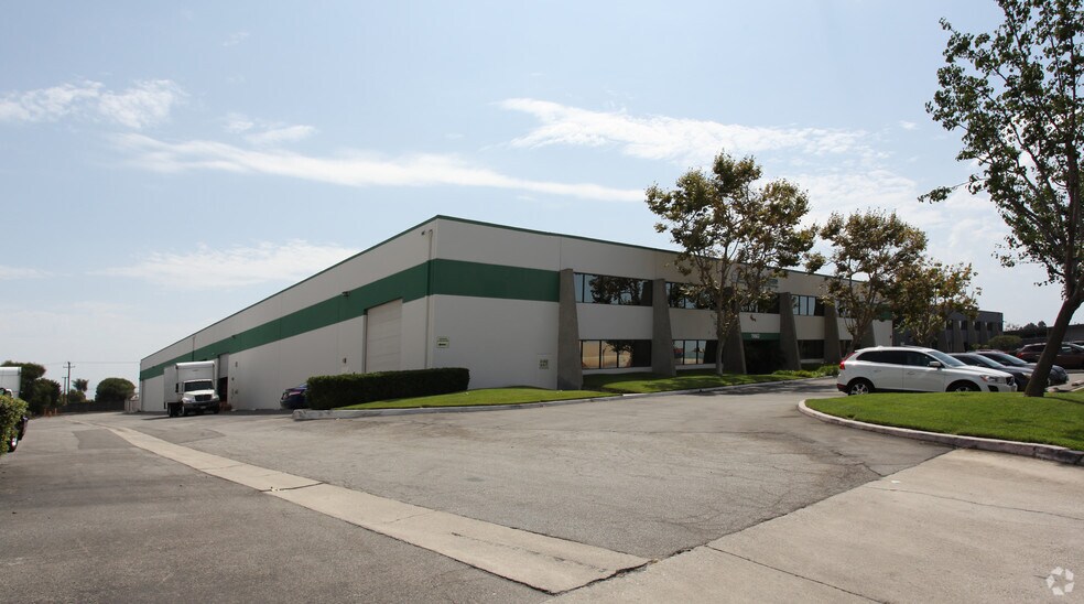 More Photos Of 15662-15682 Producer Ln, Huntington Beach Manufacturing For Lease