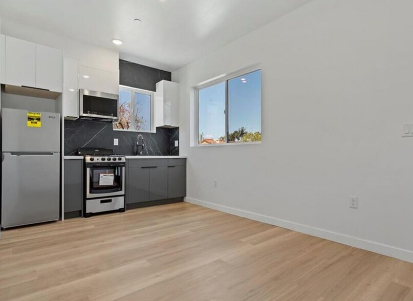 More Photos Of 5526 Blackwelder St, Los Angeles Apartments For Sale