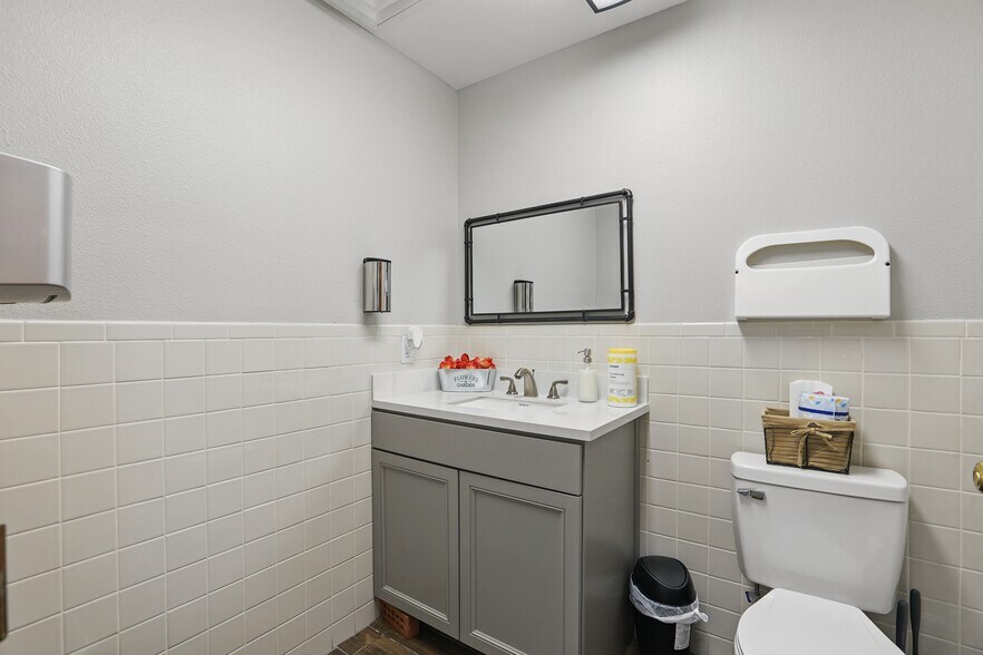 More Photos Of 5639 Hansel Ave, Orlando Medical For Sale