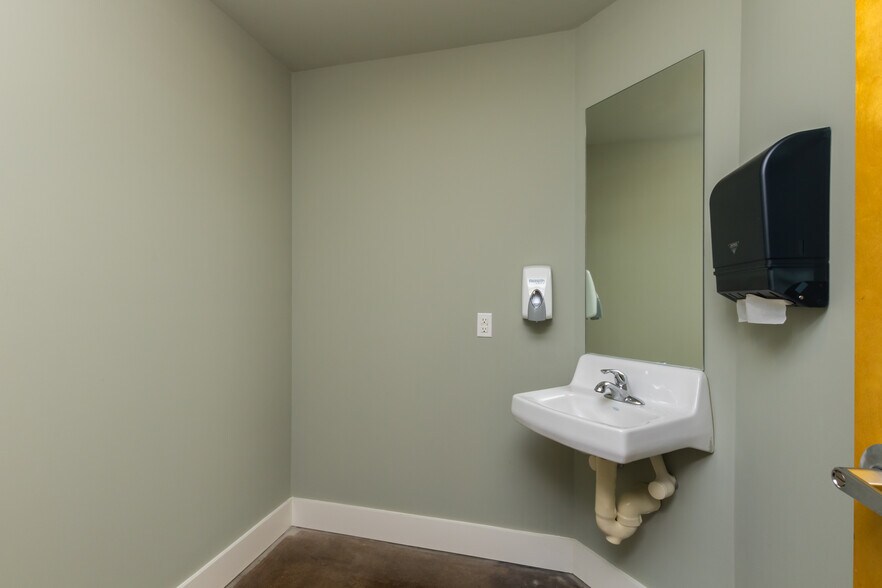 More Photos Of 100 S Greentree Ln, Foley Medical For Sale