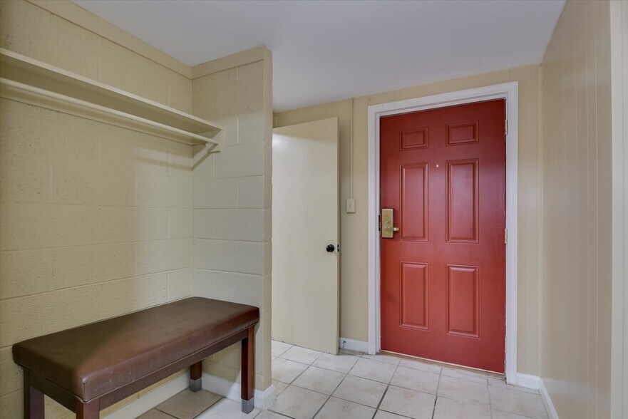 More Photos Of 4638 Jefferson Davis Hwy, North Augusta Hotel For Sale