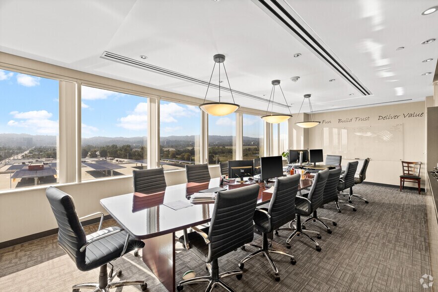 More Photos Of 5805 Sepulveda Blvd, Sherman Oaks Office For Lease
