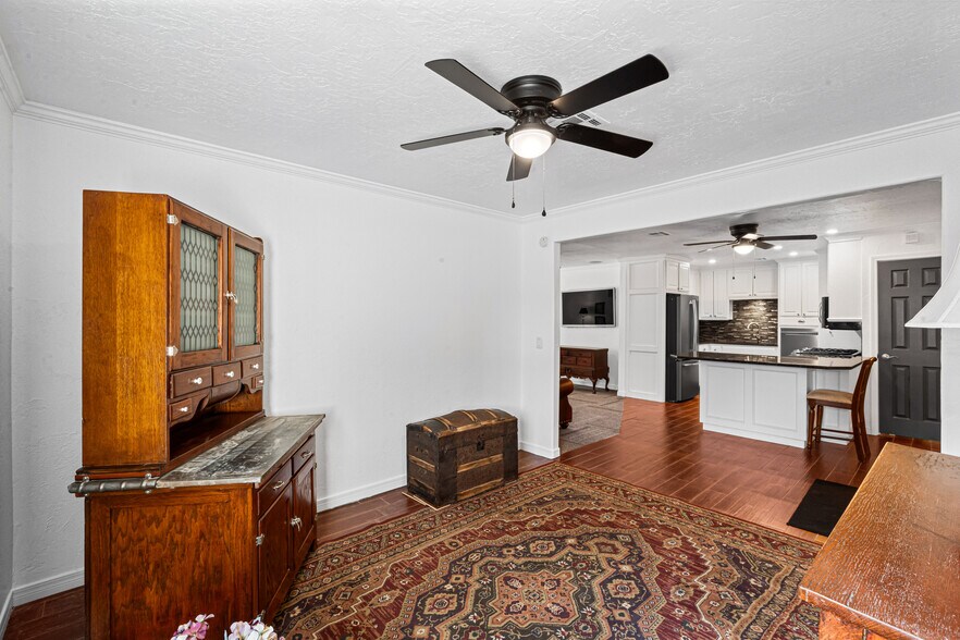 More Photos Of 410 W Harrison Ave, Guthrie Freestanding For Sale