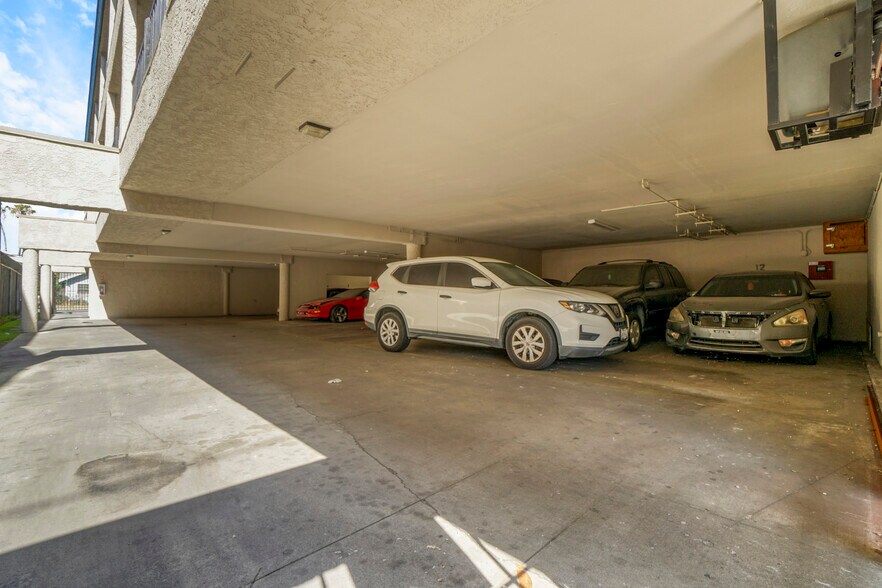 More Photos Of 1126 Raymond Ave, Long Beach Apartments For Sale