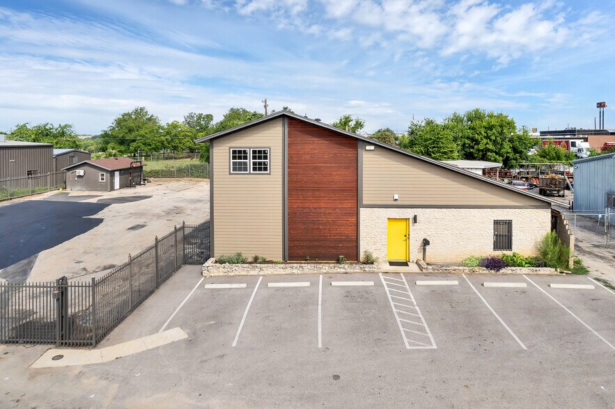 Primary Photo Of 11204 Bluff Bend Dr, Austin Light Manufacturing For Lease