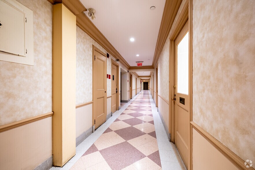 More Photos Of 1538 Rue Sherbrooke O, Montréal Medical For Lease