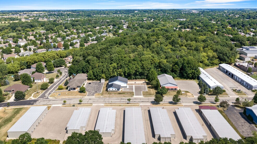 More Photos Of 390 Progress Dr, Cottage Grove Veterinarian Kennel For Sale
