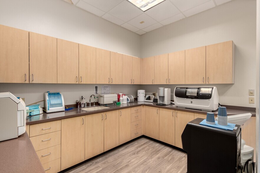 More Photos Of 1355 S Higley Rd, Gilbert Medical For Lease