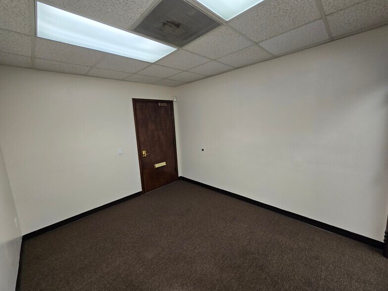 More Photos Of 4315 Highland Park Blvd, Lakeland Office For Lease