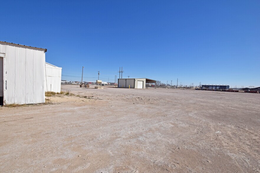 More Photos Of 302 Industrial Ave, Odessa Warehouse For Sale