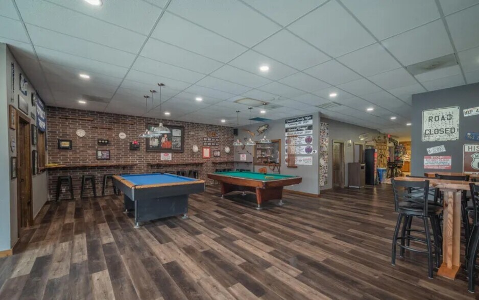 More Photos Of 1107 Cherokee Ave, Seneca Restaurant For Sale