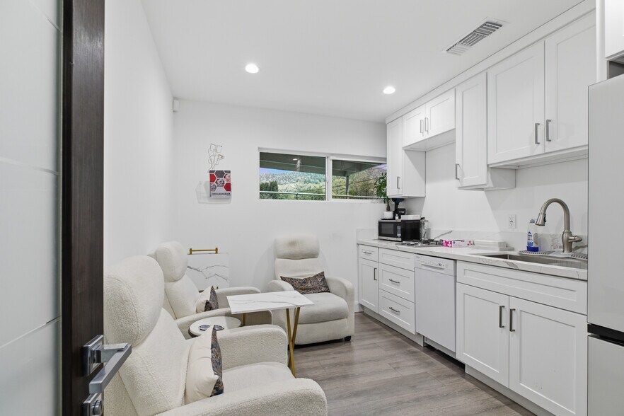 More Photos Of 2020 N Glenoaks Blvd, Burbank Medical For Sale