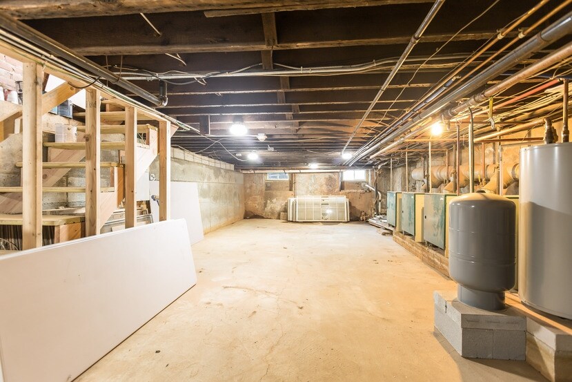 More Photos Of 7 W Main St, North Kingstown Storefront For Lease