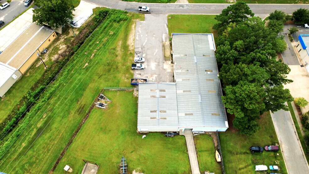 More Photos Of 7350 Pepperdam Ave, Charleston Manufacturing For Lease