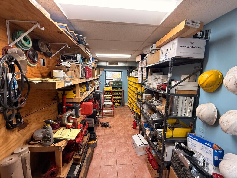 More Photos Of 7310 88th St, Glendale Office For Lease