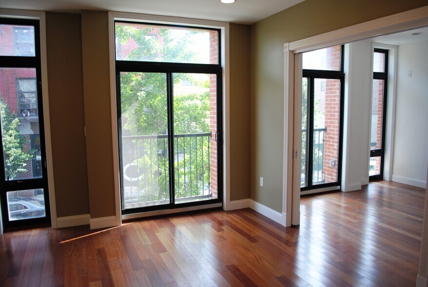 More Photos Of 276 Grand St, Brooklyn Storefront Retail Residential For Lease